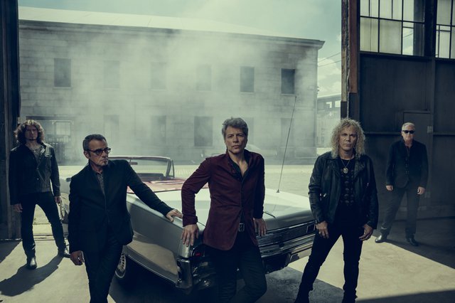 THINFS_Bon Jovi full band_creditNormanJeanRoy.jpg