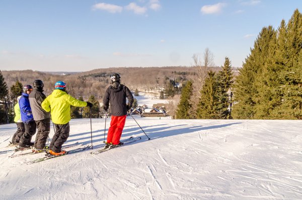 Friends-Who-Ski-Together_Snow-Trails_Mansfield-Ohio-78675-1500x994.jpg
