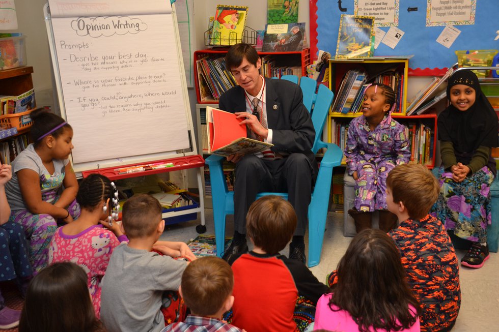 Kellogg reading to students during Right to Read Week (1).JPG