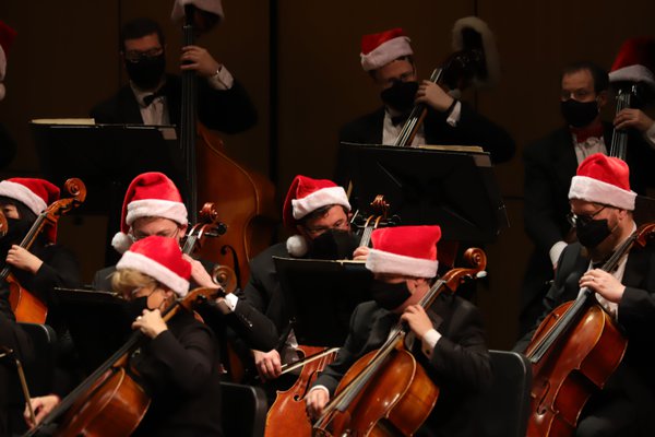 Aaron Wilburn, center, performs with the New Albany Symphony. Photo by Evan Garner-min.JPG