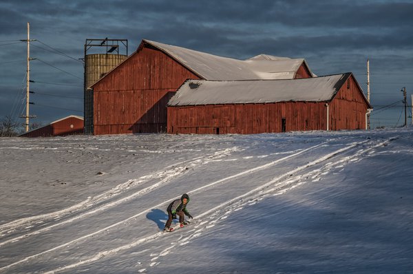 farm-barns-kid-snow-2013-12-12-0138-min.jpg