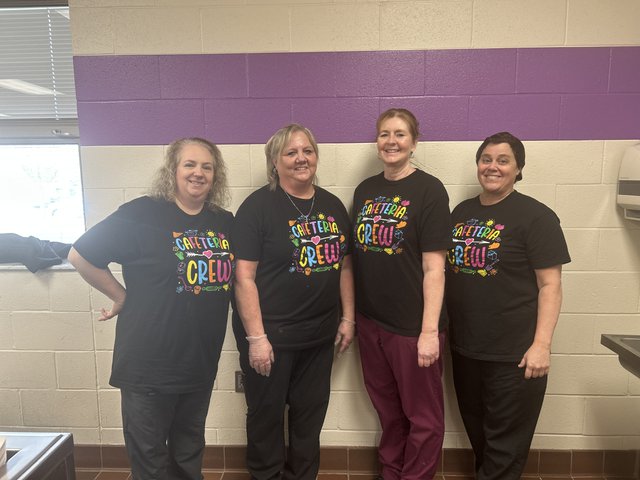 (left to right) Chris Peterson, Tracy Flemmons, Kelly Baldinelli and Danette Jones all part of Diley Middle School’s lunchroom staff. Credit = Lucy Lawler.JPG