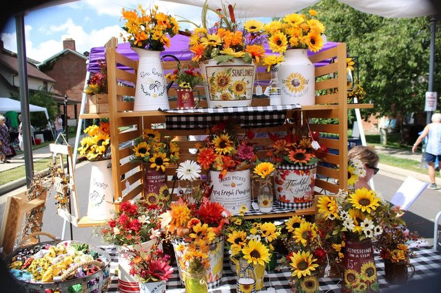 Lithopolis honey fest display