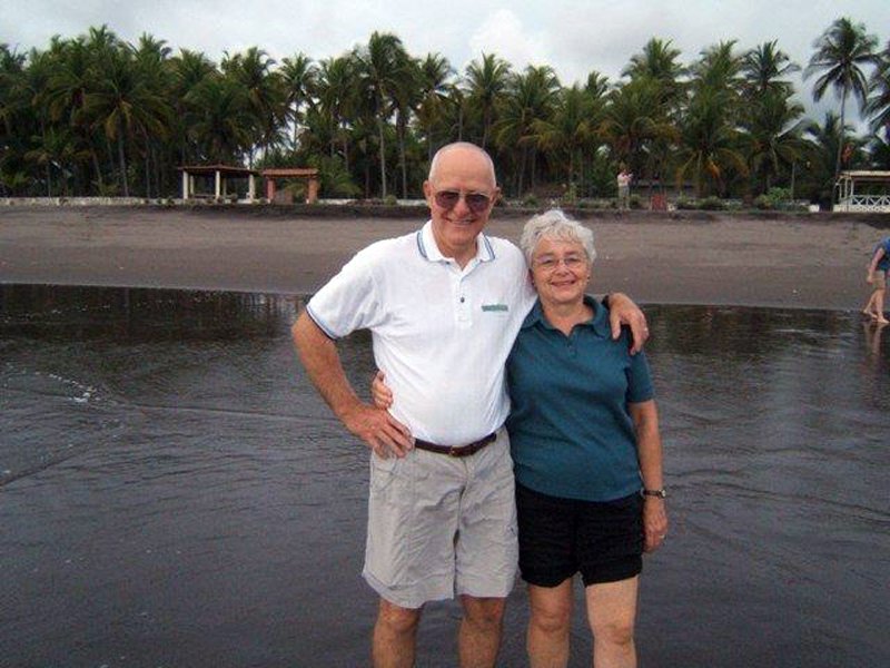 David and Dorothy at El Salvador beach 2008.jpg
